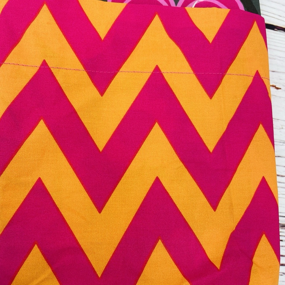 Set Of 2 Vera Bradley Pillow Shams Ziggy Zinnia Pattern 24"x29" Retired - Picture 3 of 9